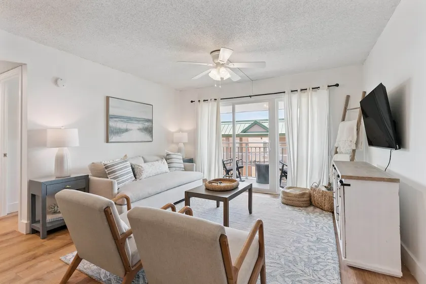 Beach Club Condo w/ Pool & Balcony - Image 1