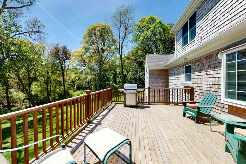 Spacious Home with Sprawling Yard - Image 1
