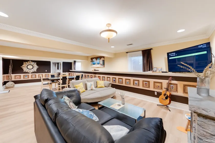 Anmore Nature Suite 2Bed 2Bath Private Entry - Image 1