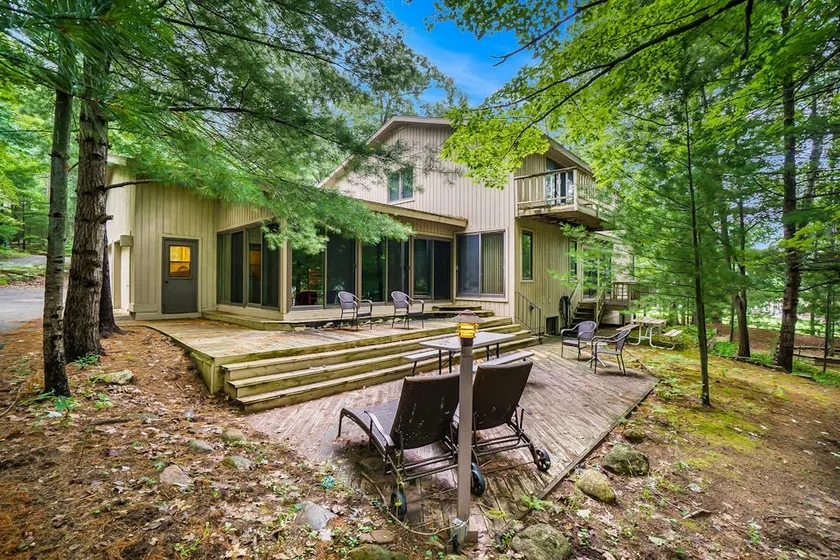 Two-Story Oasis: Sunroom, Patio & Private Balcony - Image 1