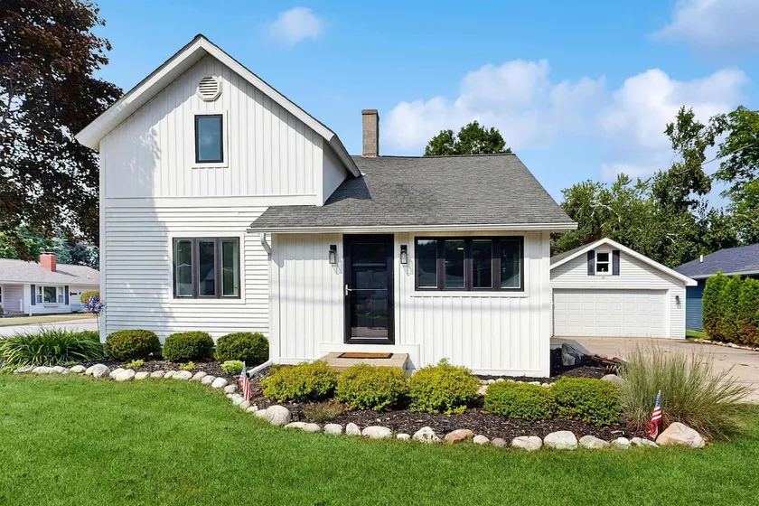 Dreamy Coastal Cottage with Free WiFi, Full Kitche - Image 1