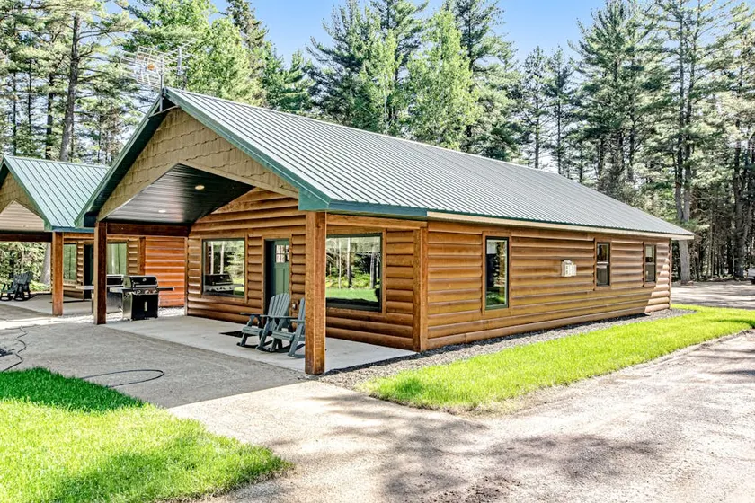 Dog-Friendly Cabin with Hot Tub & Fireplace - Image 1