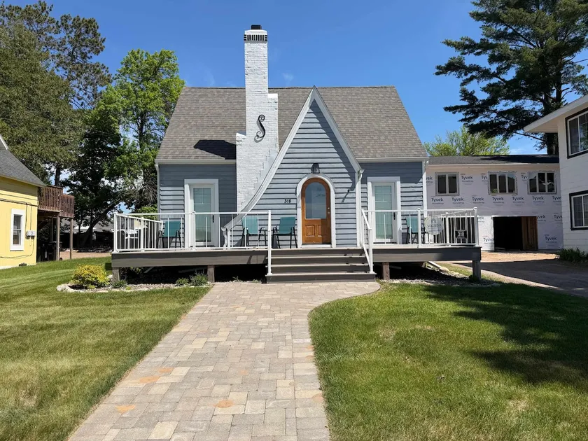 3-Story Downtown Lakefront Home with Dock access - Image 1