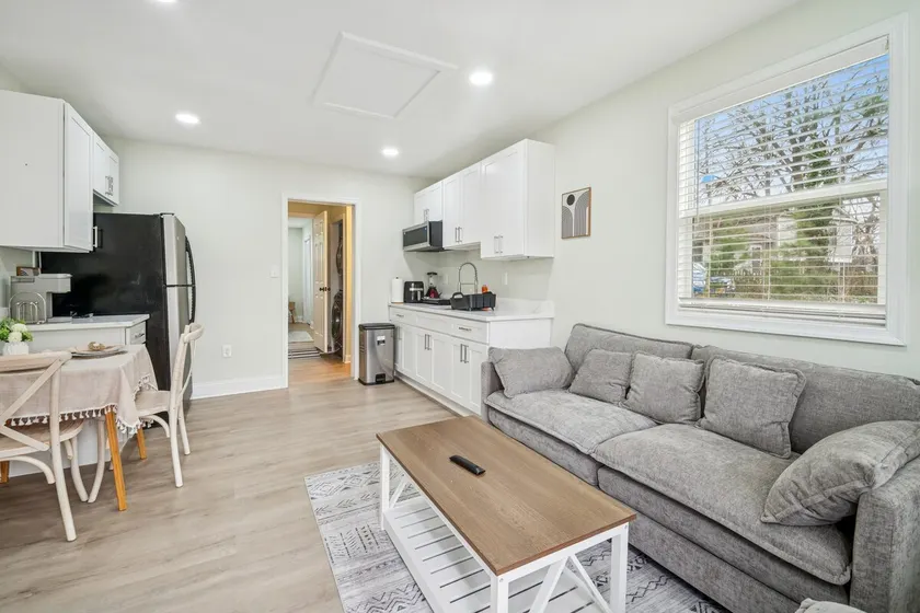 Charming 1BD 1BA, Central Loc! - Image 1