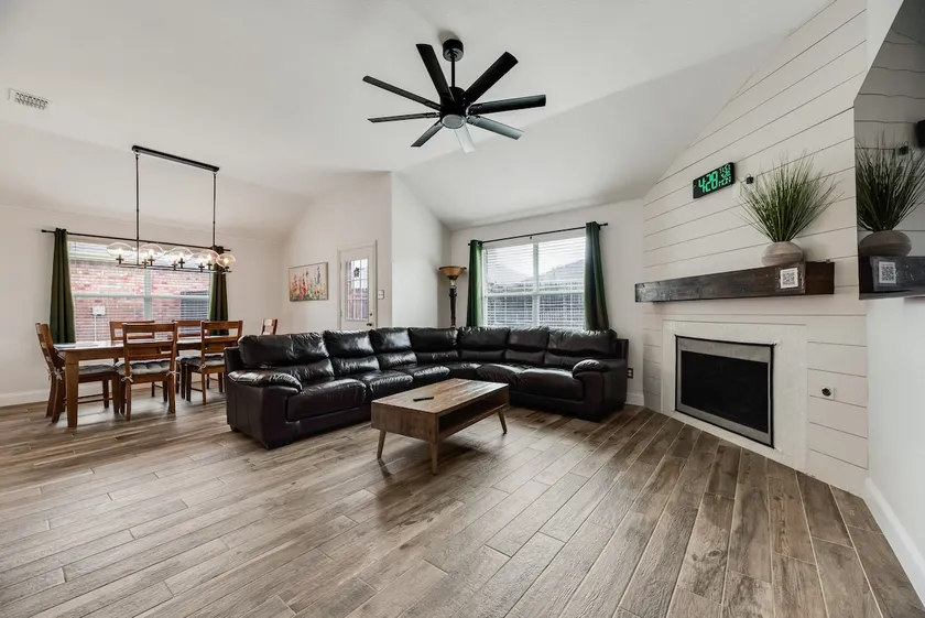 4BR Dream Home | Lake Beach, PGA, Universal Kids - Image 1