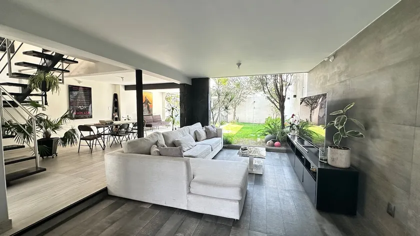 A modern house for 6 with a garden and 2 parking spaces - Image 1
