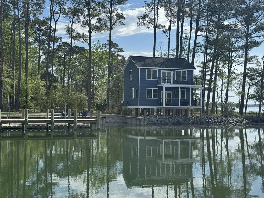 The Sugarshack Newly constructed waterfront home. - Image 1