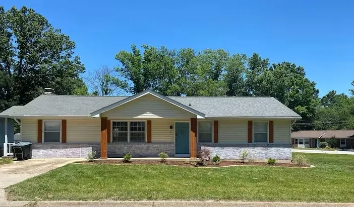 Spacious Modern Farmhouse | Ideal for Families - Image 1