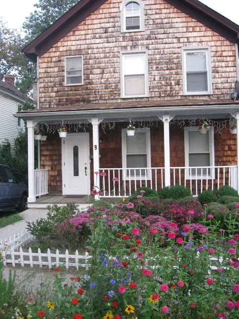 Cozy Classical Apartment in Downtown Newton - Image 1