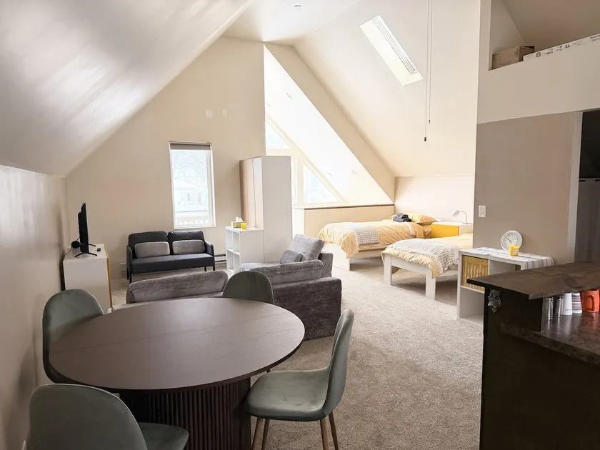 Coach House | Step Outside to Architectural Icons! - Image 1