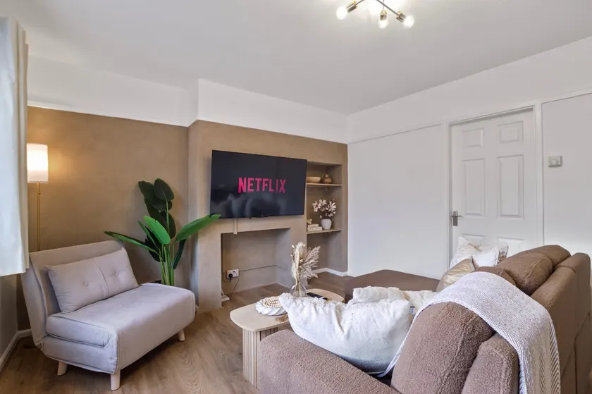 Stylish 3-Bed Countryside House, Peace & Privacy - Image 1