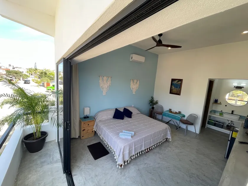 Studio Suite with King bed OR 2 Singles. - Image 1