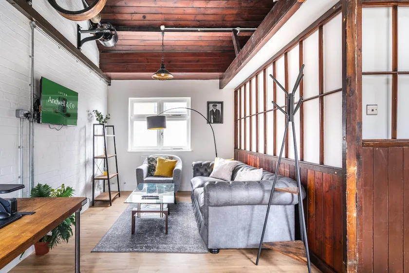 Designer Apartment - Central Luton - Image 1