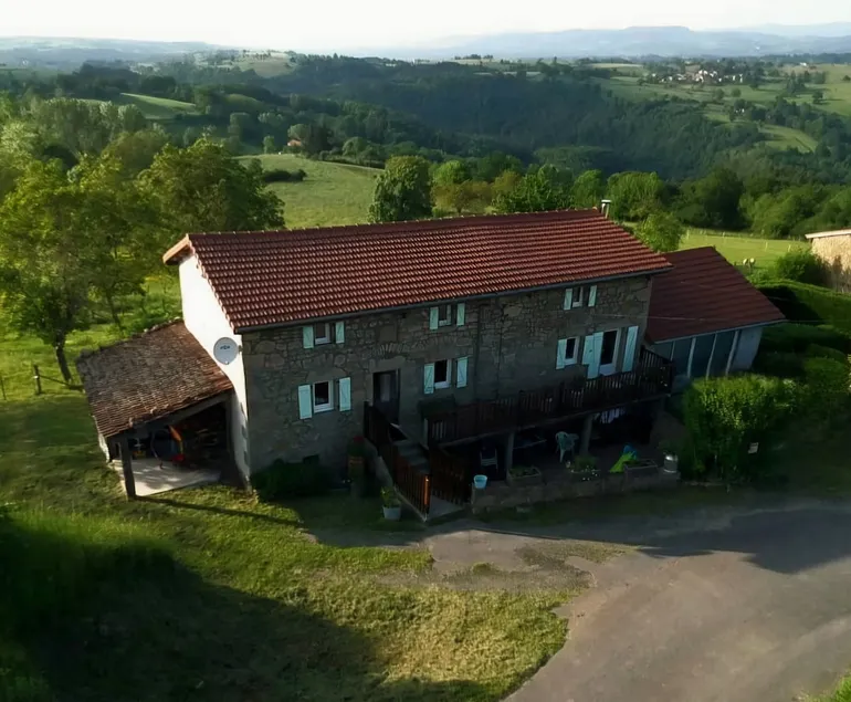 Detached house large pet land allowed - Image 1