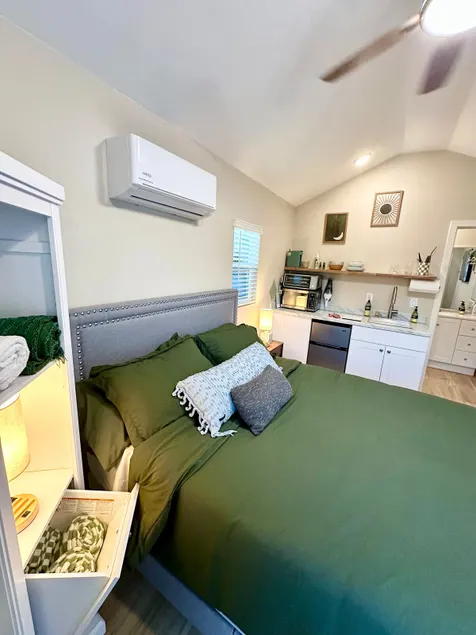 Cozy Quiet Private Cottage Retreat Near Everything - Image 1