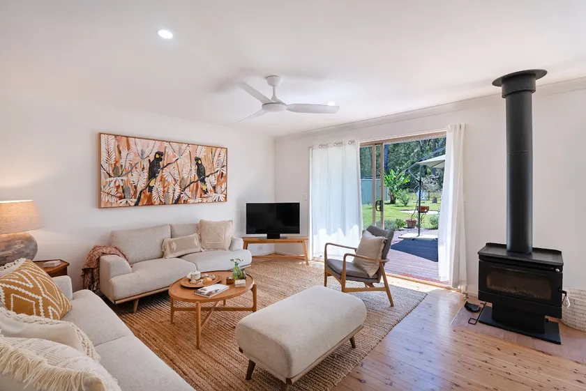 Luxurious & spacious retreat near Swan Lake - Image 1