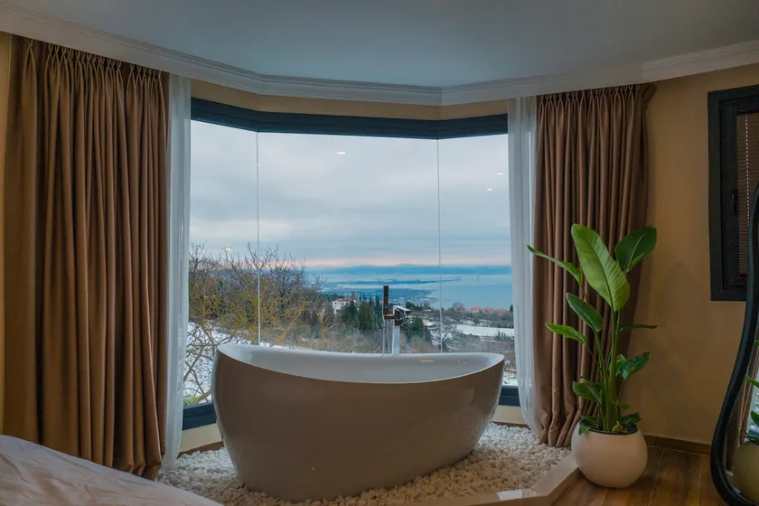 Luxury Villa with Hot Pool and Bridge View - Image 1