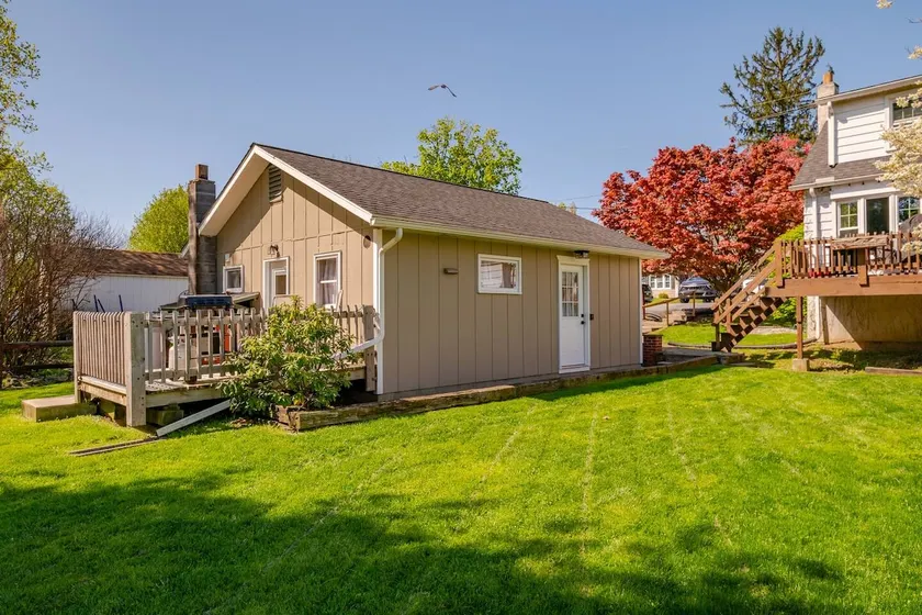 Cozy Cottage with backyard - Image 1