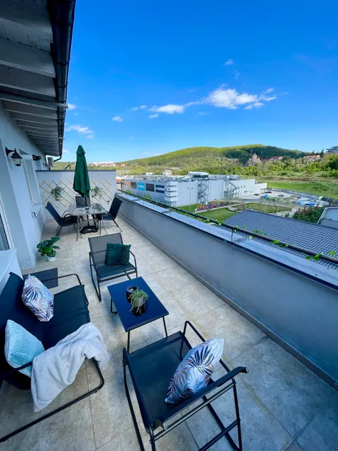 Sunny View 2BR Apartment with Terrace - near VIVO and Amethyst - Image 1