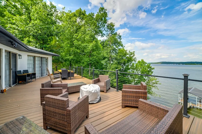Summer Getaway on Kentucky Lake w/ Private Dock - Image 1