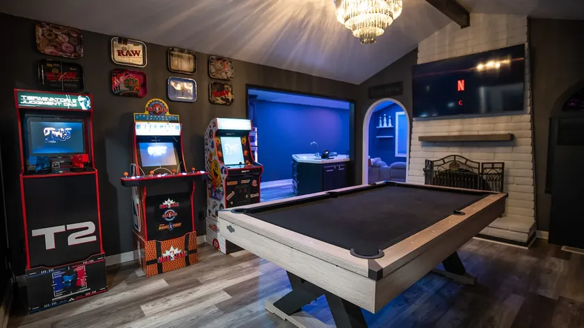 Paradise in Pittsburg BBQ, Pool table, and Hot Tub - Image 1