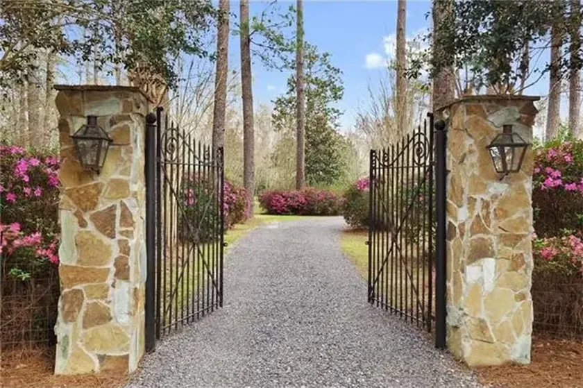 Family Summer Retreat | River Views | Sleeps 10+ - Image 1
