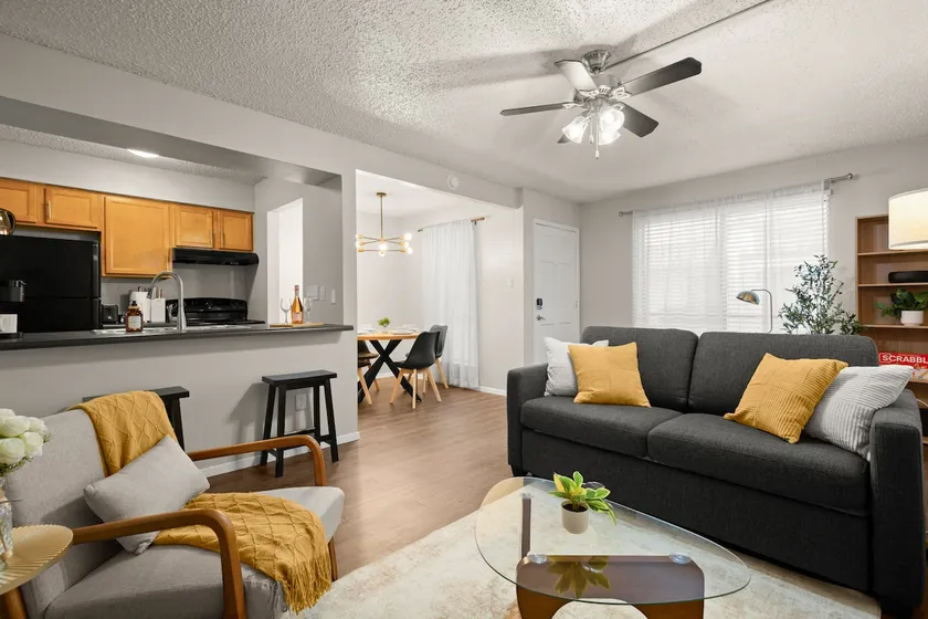 Cozy & Spacious ~ Wi-Fi ~ Parking ~ UT/Moody - Image 1