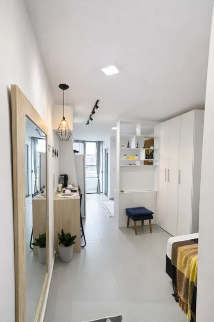 Modern, well-located loft with parking - Image 1