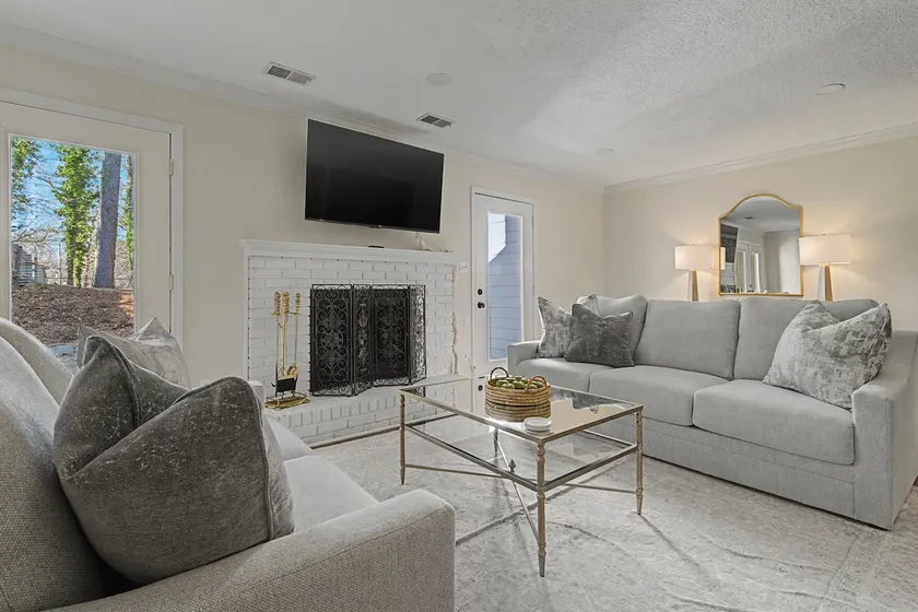 Beautiful Home off Acton, 5 Minutes to Summit, 280 - Image 1