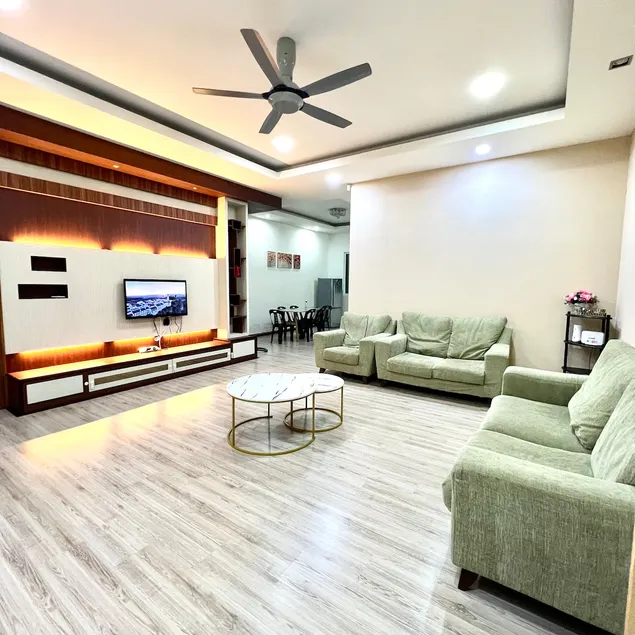 Spacious 4BR Homestay Miri • Family • Groups stay - Image 1