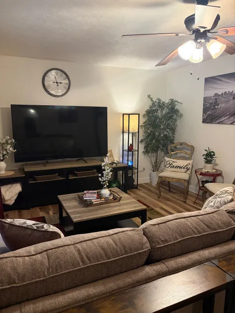Adorable 3 Bedroom 2 Level House - Image 1