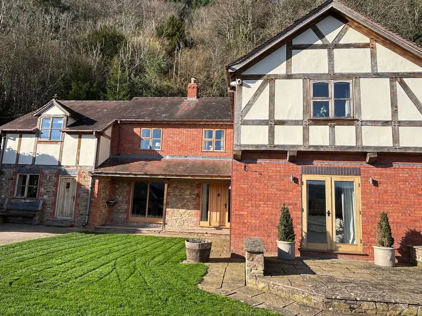 Stoneleigh House - Image 1