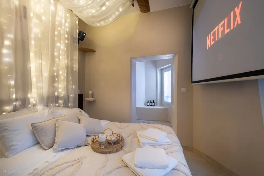 Romantic Getaway with Sauna & Private Movie Theater - Image 1
