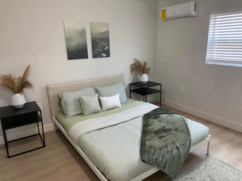 Clean Newly Renovated Home • 30 Min to Disney - Image 1