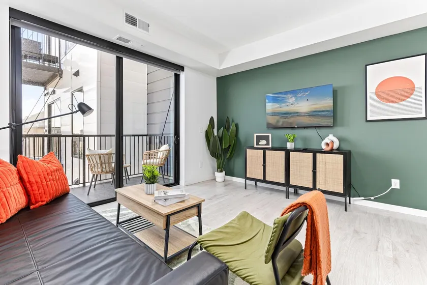 1BR | Lake & Downtown Access, City View - Image 1