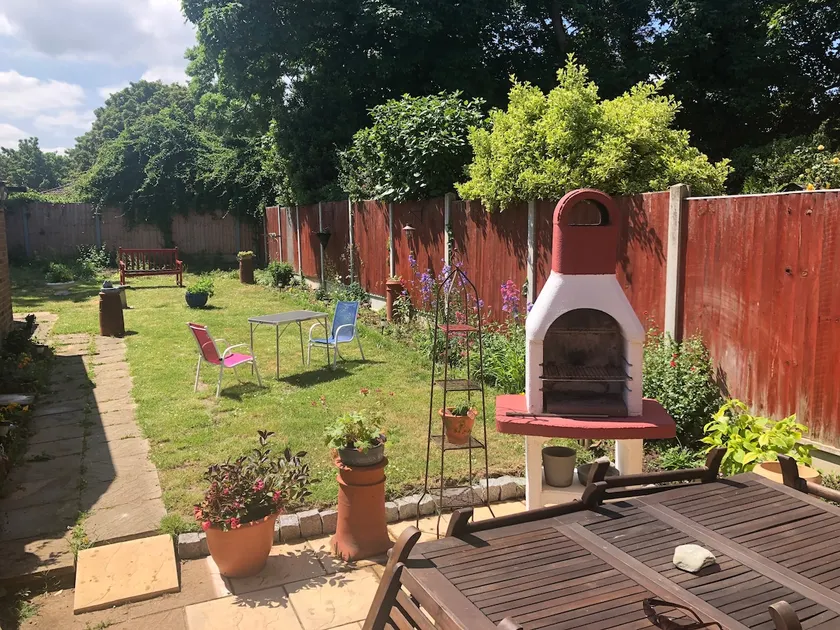 Family Friendly Coastal Retreat with Lovely garden - Image 1