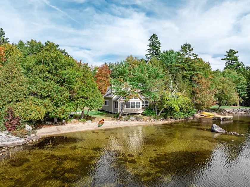 Private Sandy Beach/Sleeps 20/Direct Trail Access - Image 1