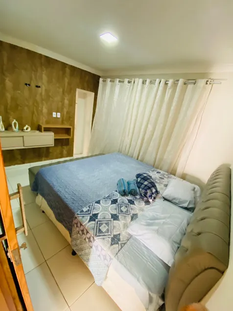 House with en-suite season 2 - Image 1