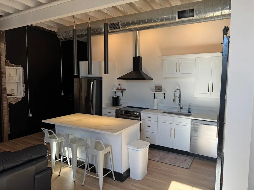 Enjoy these beautiful riverwalk lofts! - Image 1