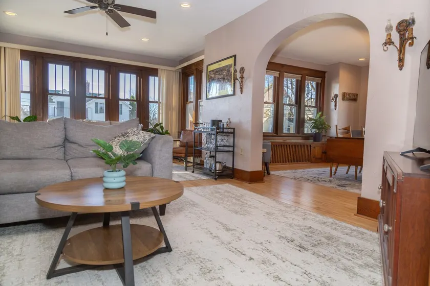 The Rhine Street Retreat Prime location! - Image 1