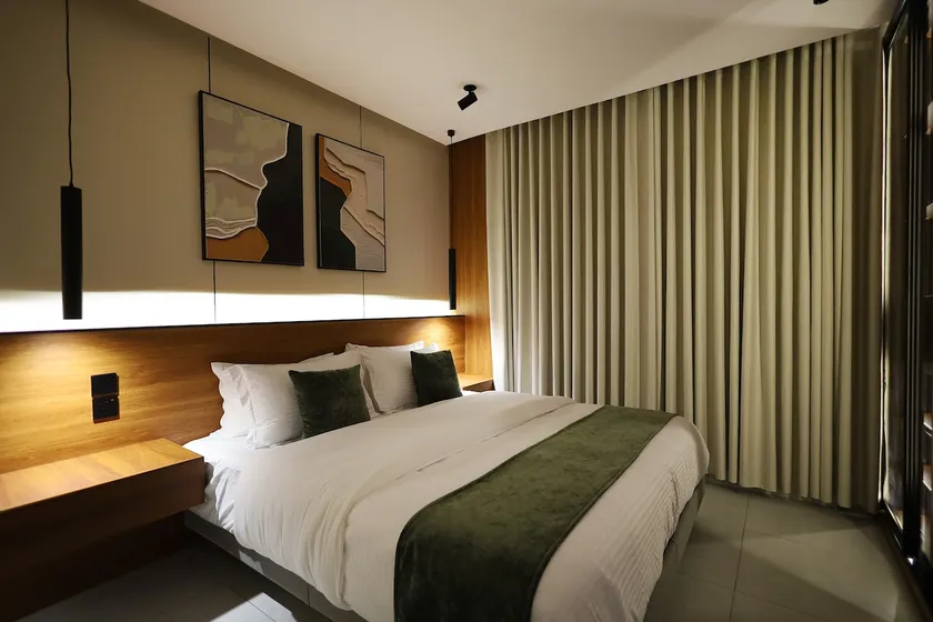 Aurora Luxury 1BR Retreat | Quiet & Cozy - Image 1
