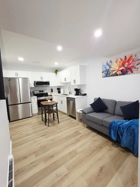 Adored Suite - Cozy, Modern and Stylish! 2BR - Image 1