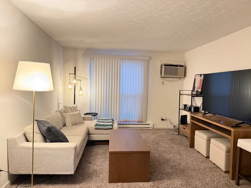 Centrally located apartment with plenty of space - Image 1