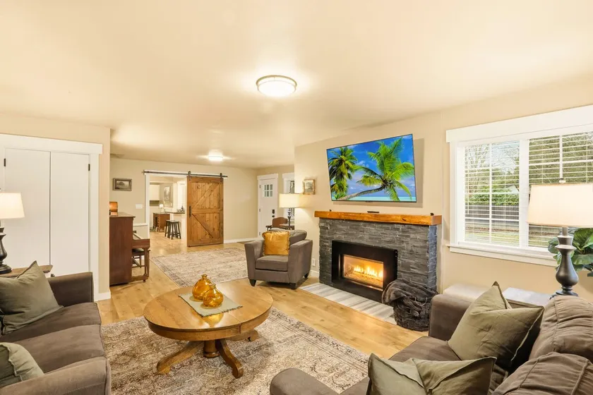 Thompson House (2 Bedroom) - Image 1