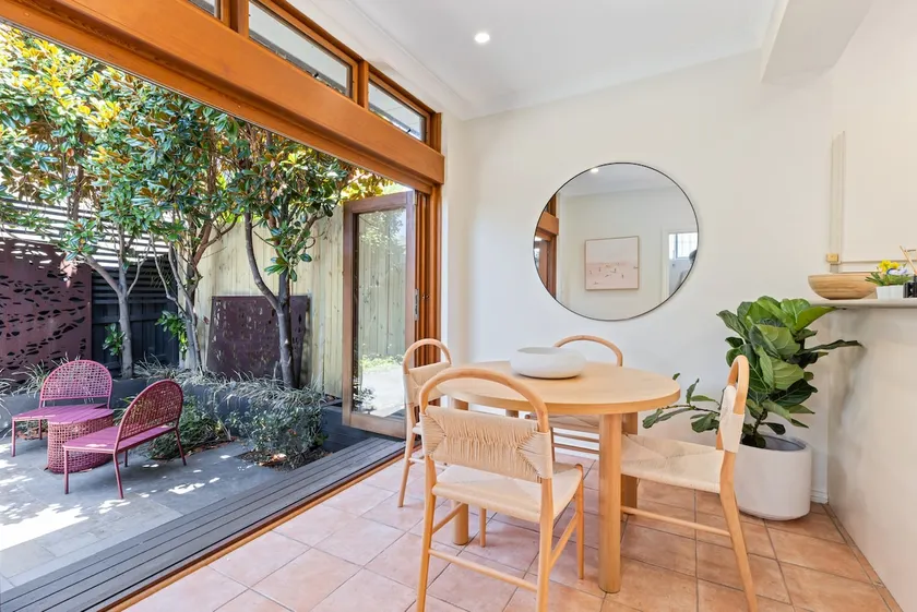 Family Retreat in Bondi with Patio & Parking - Image 1