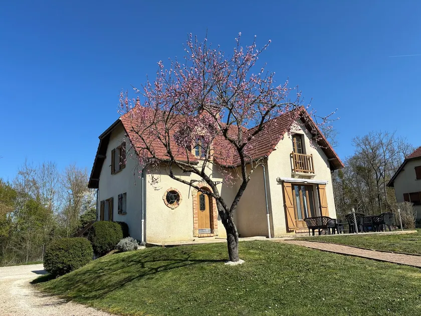 Nice house to stay with your family - Image 1