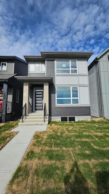 3 Bedroom Modern Luxury House - Family Friendly, 3 Queen Beds, Free Wi-Fi, and Free Parking - Image 1
