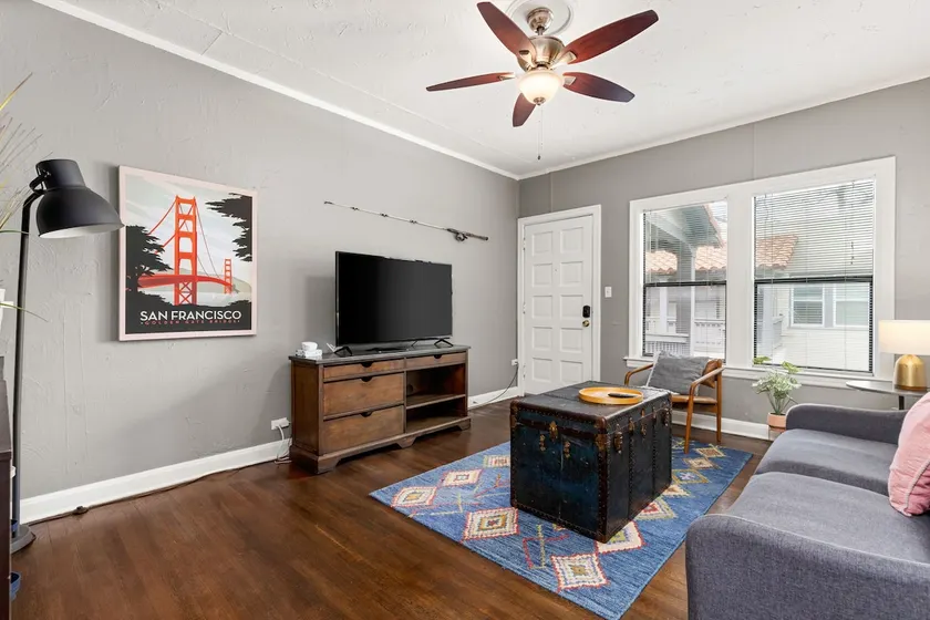 Charming 1940s Apt Near Downtown - Image 1