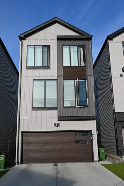 Luxury 4BDR SW Edmonton Hideaway | Entire Home - Image 1