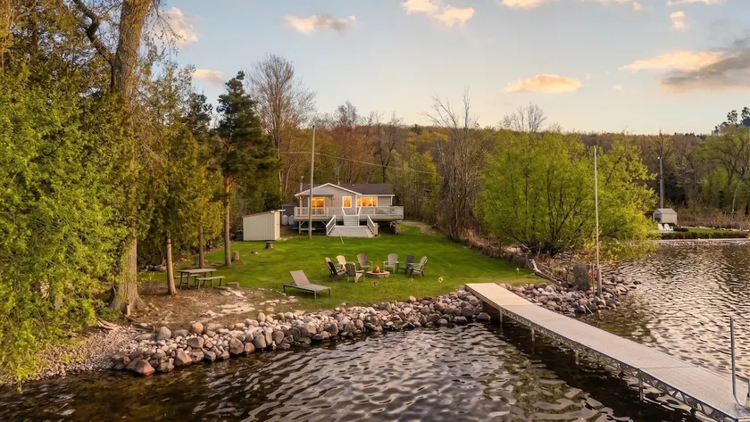 Lakefront 5BR Cottage | Fire Pit, BBQ & Water Toys - Image 1
